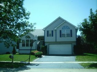271 Braemar Gln, Bolingbrook, IL 60440