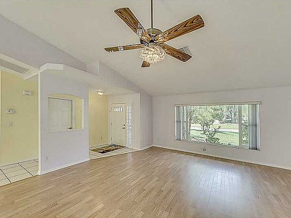 5th image of 5912 Garden Lakes Majestic