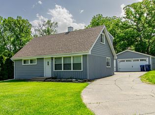 1038 Glendell Ave, Lake Bluff, IL 60044