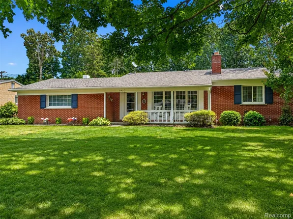 31921 Nottingwood St, Farmington Hills, MI 48334