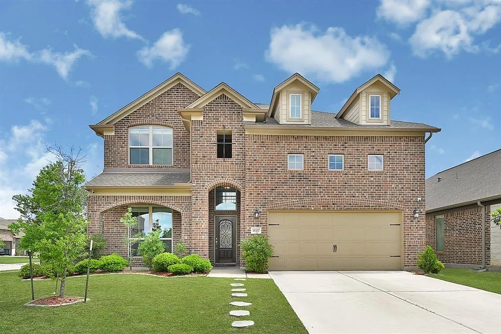 4 bed, 3.5 bath, 2850 sqft, $2,850 — Photo 1