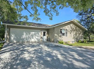 E928 S River Rd, Iola, WI 54945