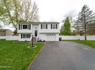 10 Duncliff Ct, Albany, NY 12205