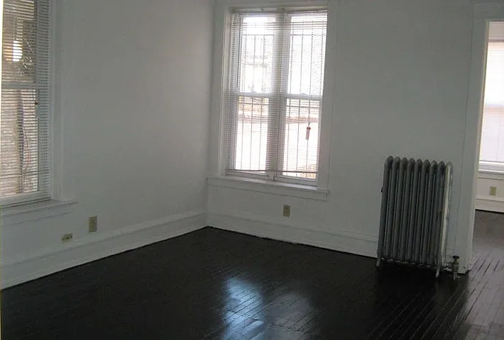 918 E. Hyde Park Boulevard — Photo 4