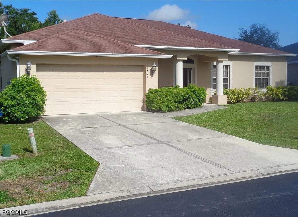 4 bed, 3.0 bath, 2384 sqft, $2,400 — Photo 2