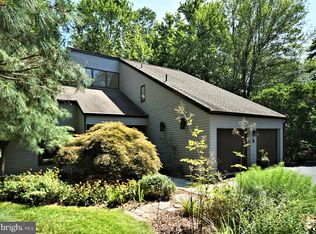 6 Timber Fare Dr, Spring House, PA 19477