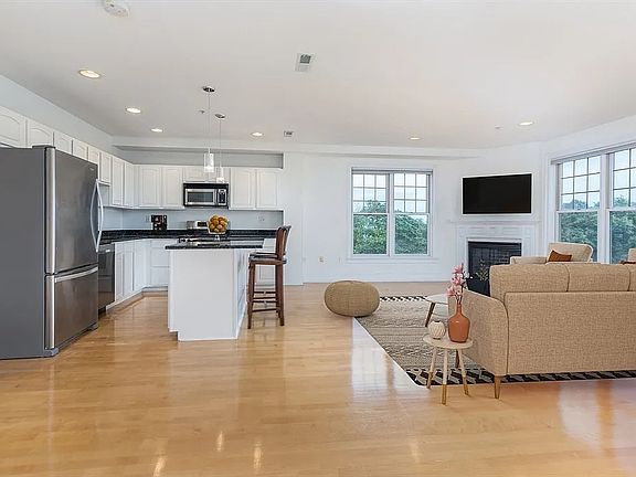 3rd image of 1306 Columbia Rd #5