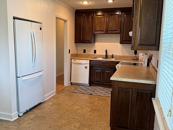 4th image of 512 Sharon Ave