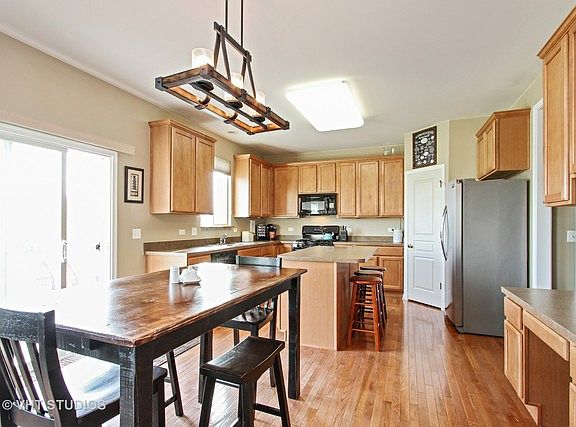 3rd image of 1154 Goldfinch Ln