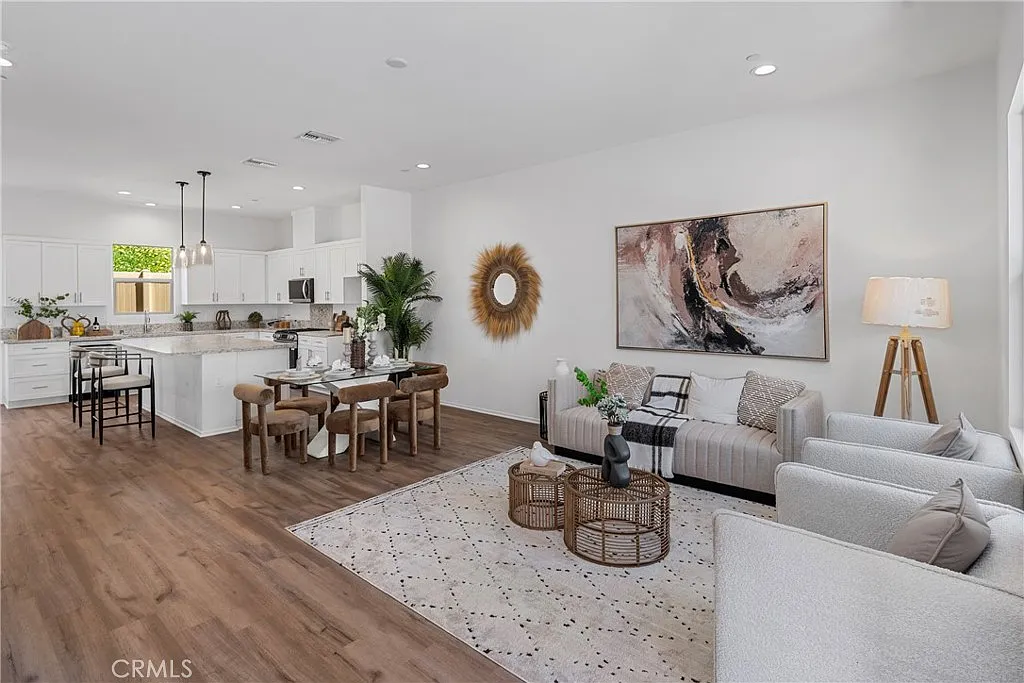 4 bed, 3.5 bath, 2428 sqft, $5,000 — Photo 2