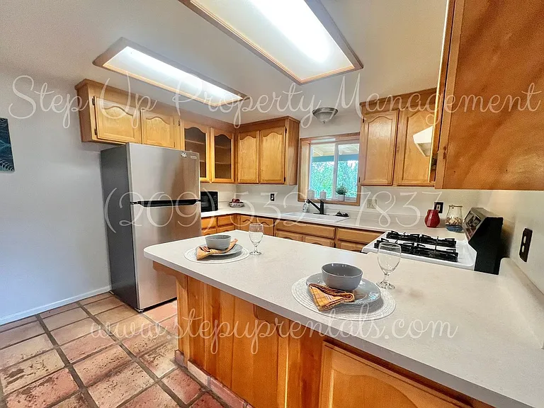 816 Oneida St — Photo 5