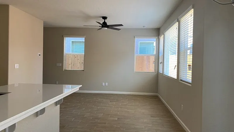 3 bed, 2.5 bath, 1412 sqft, $2,600 — Photo 2
