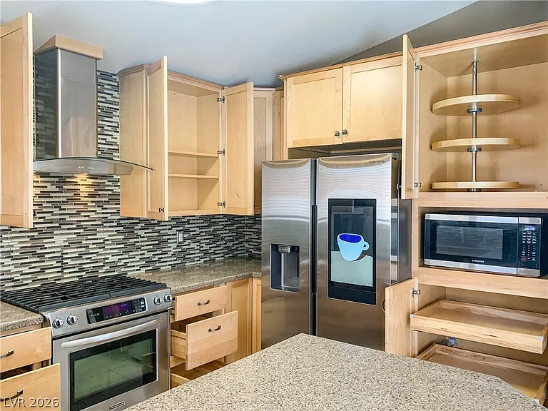 405 Europa Way — Photo 10