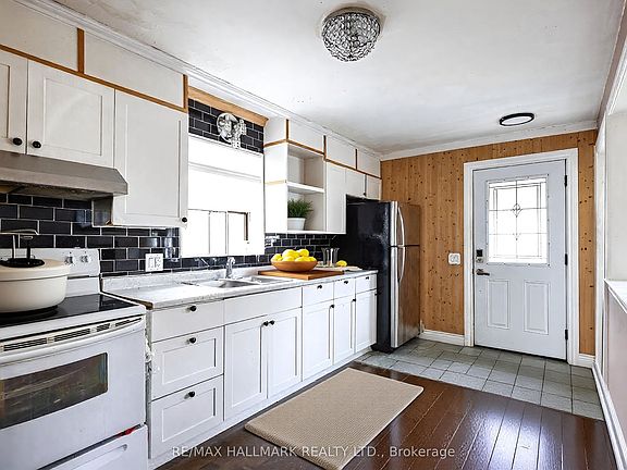 5th image of 139 Kitchener Ave