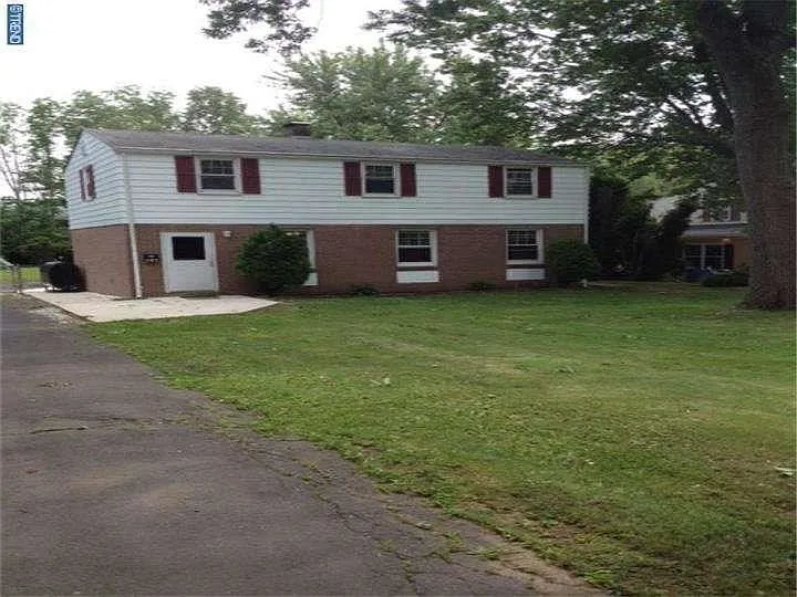 205 Greenwood Rd photo 1