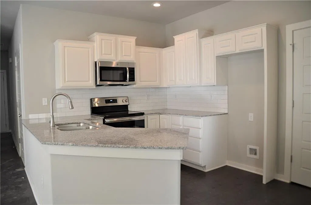 3 bed, 2.5 bath, 1350 sqft, $1,650 — Photo 3