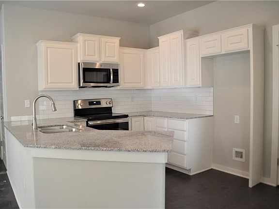 3rd image of 2413 Arbor Rd