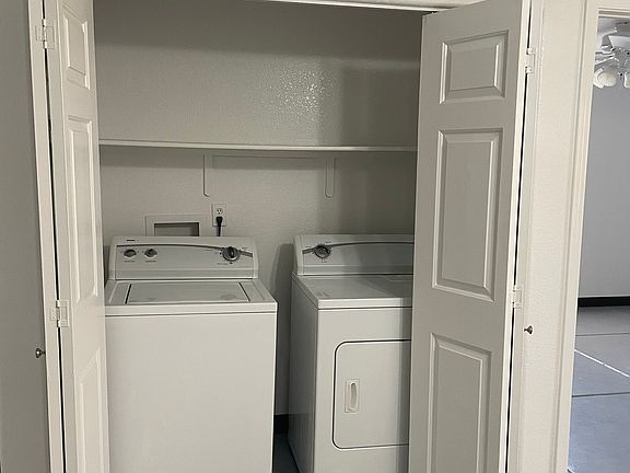 Private Washer & Dryer in Apartment