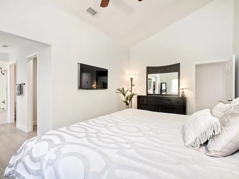 1237 Granada Way — Photo 14