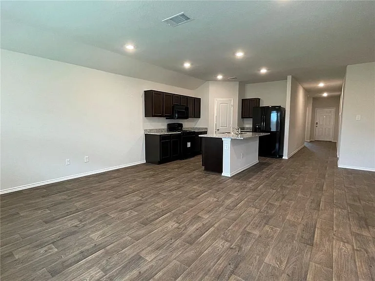 128 Hazel Grv — Photo 4