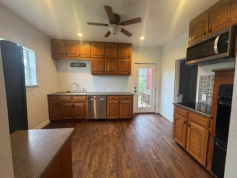 214 N Archer St — Photo 4
