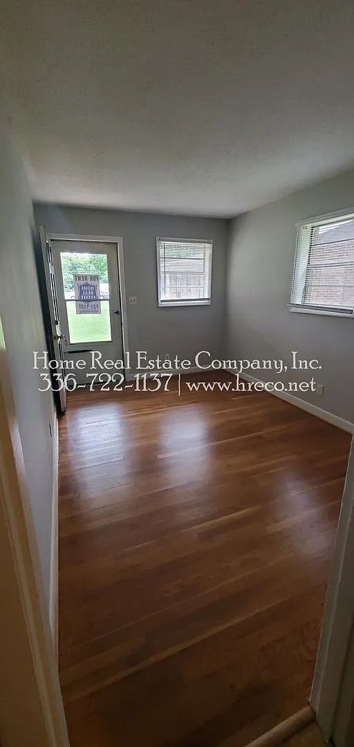 Sunset Acres Apartments | 135 E. Wall Street Apt #5 — Photo 3