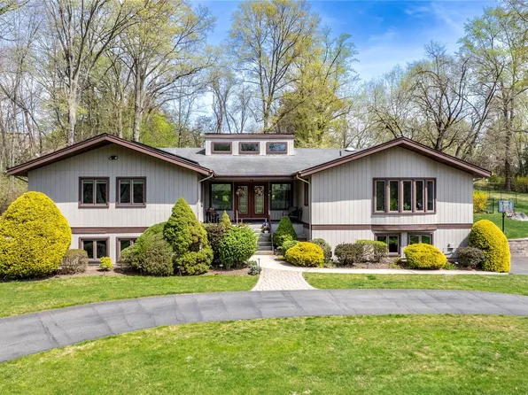 102 Robinhood Lane, West Nyack, NY 10994