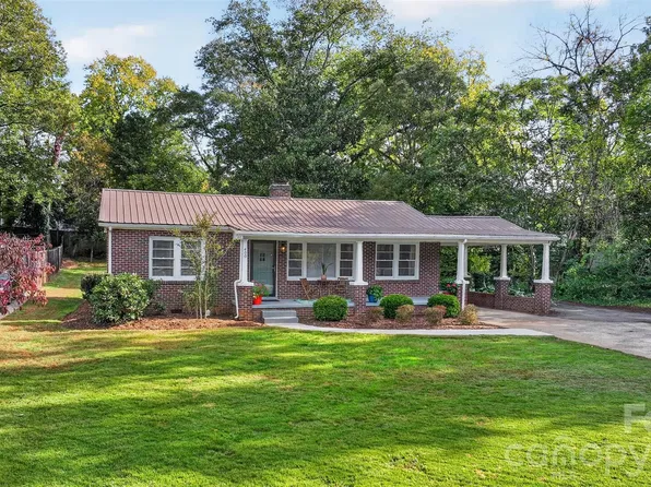 400 7th Avenue Pl NW, Hickory, NC 28601