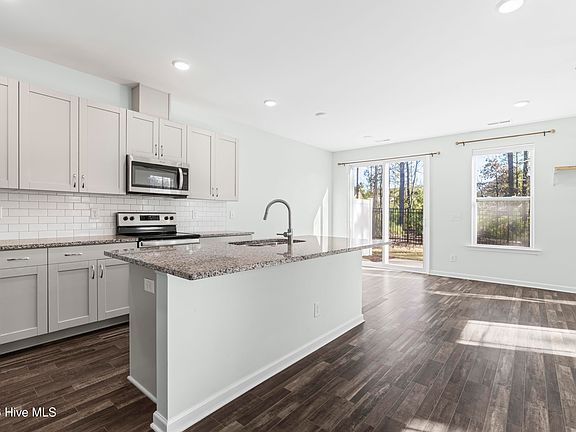 4th image of 104 Gilder Woods Drive