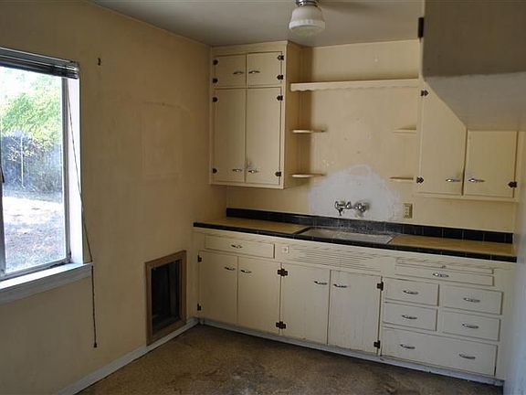 4th image of 2004 Ernest Way