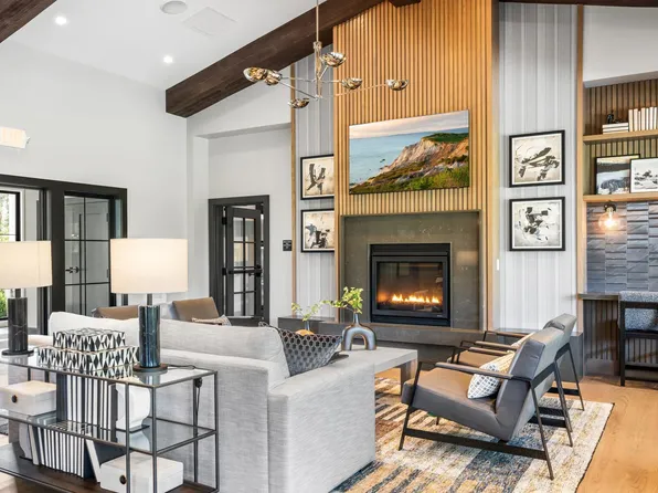 (undisclosed Address), Danbury, CT 06810