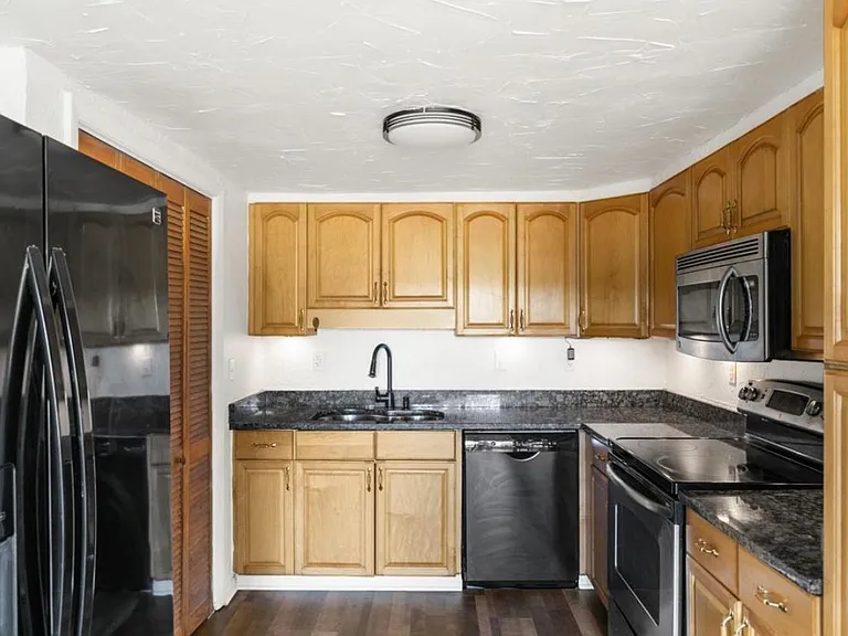 2421 Dove Pl #2421 — Photo 9