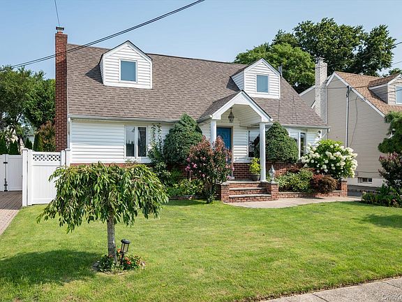 3rd image of 944 Cathedral Avenue