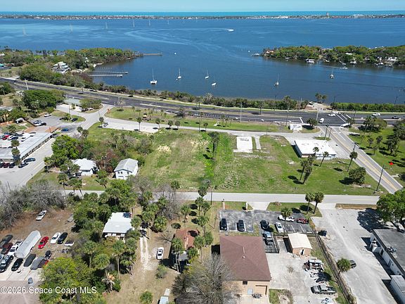 4th image of 1568 Water Dr NE
