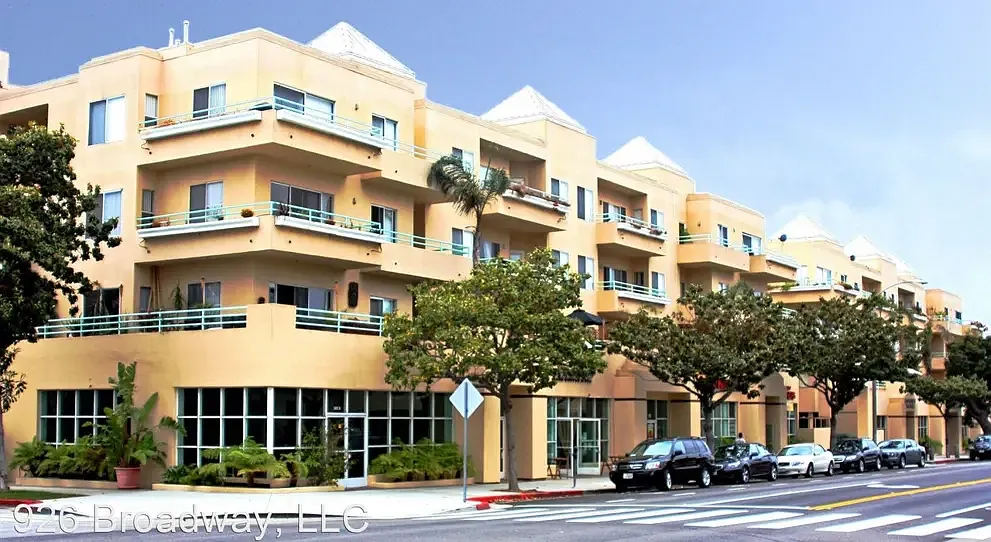 2 bed, 925 sqft, $3,650 — Photo 1
