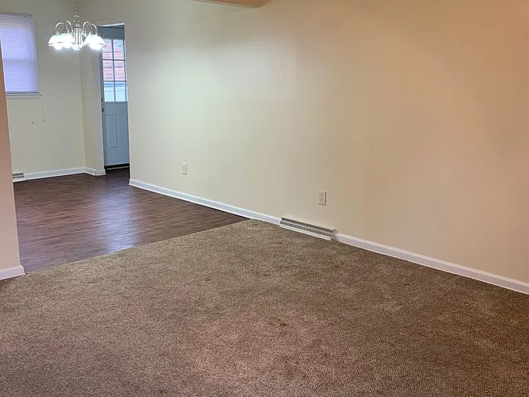 324 Westminster Ave — Photo 9