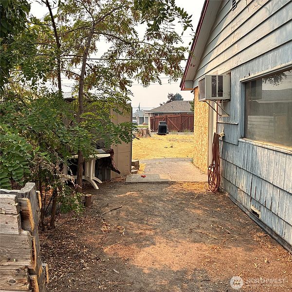 2nd image of 239 NE H Street
