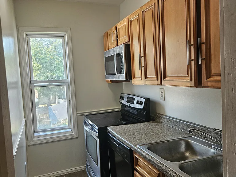 114 Beaverbrook Pkwy #2 — Photo 6