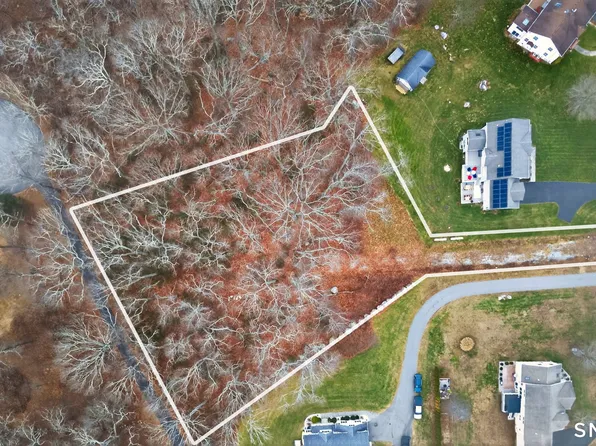 9 Arrowhead Trail, Waterford, CT 06385