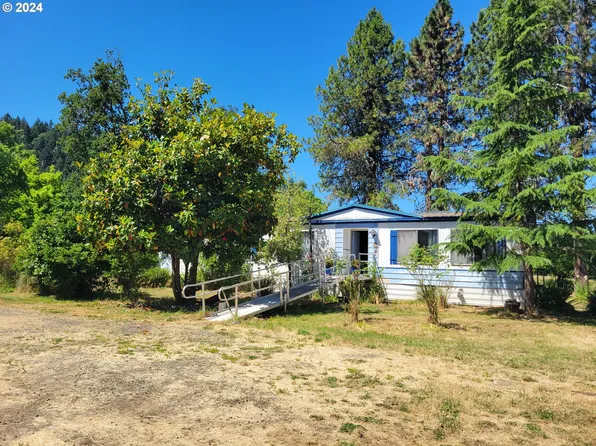 479 Heather Ln, Roseburg, OR 97471