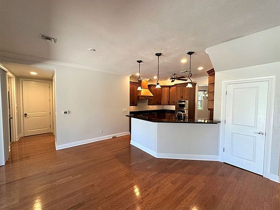 5th image of 5881 Bur Oaks Ln