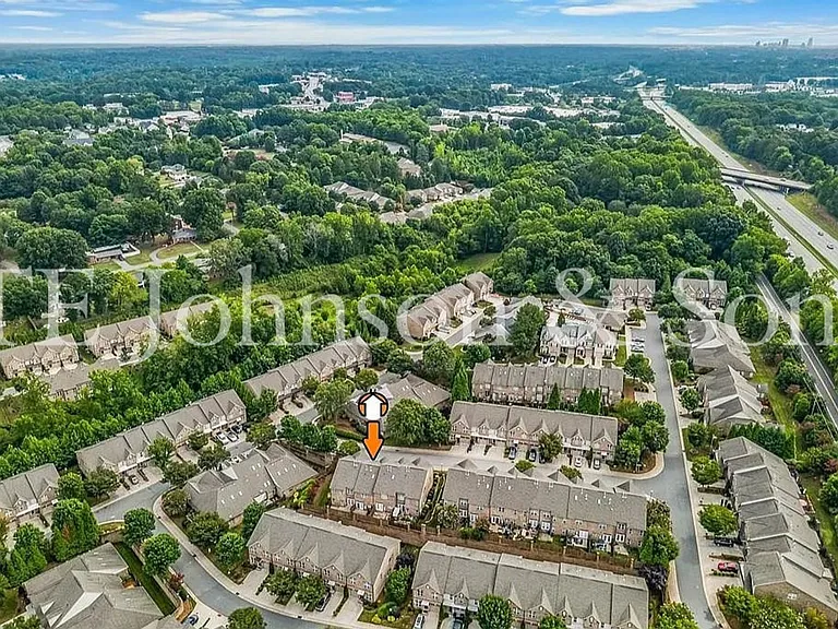 1025 Richmond Park Dr — Photo 22
