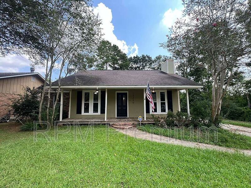 1st image of 13235 Country Park Ave