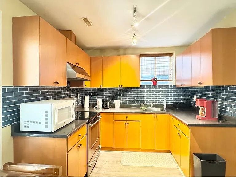 159XX 89a Ave #BASEMENT — Photo 2