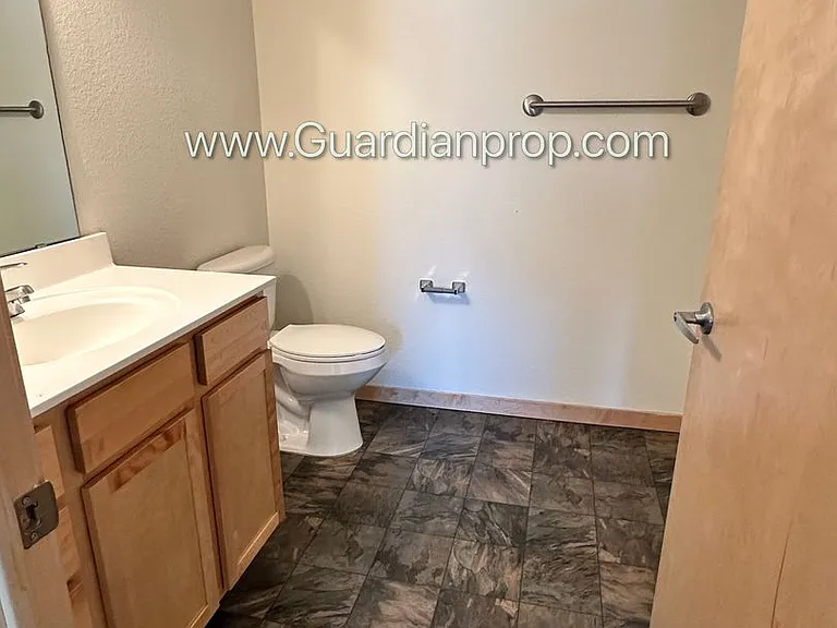 811 4th St SE #312 — Photo 15