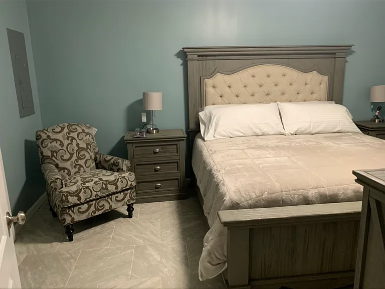 1810 Lexington St — Photo 12