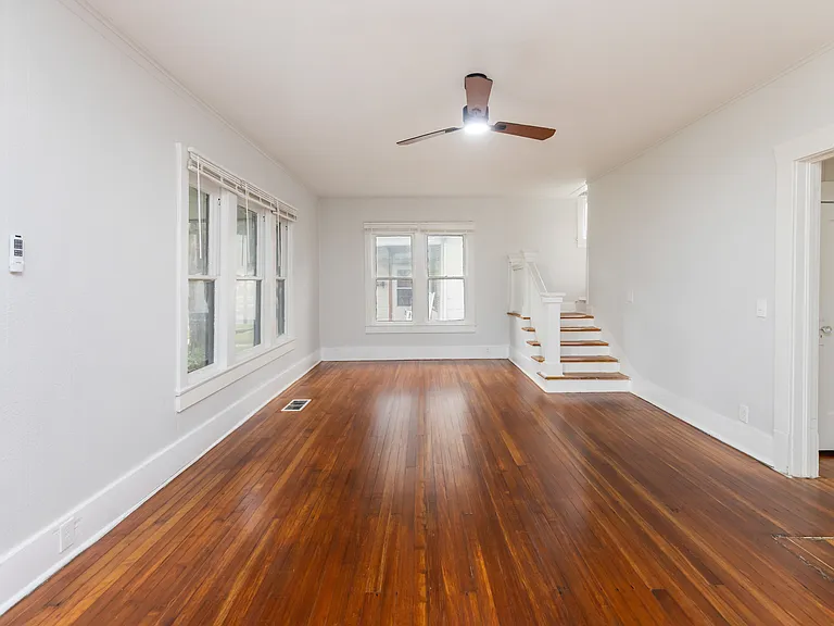 1025 W Walker St — Photo 32