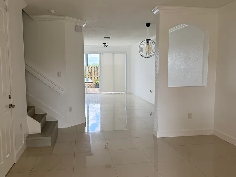 7140 SW 166th Pl — Photo 2