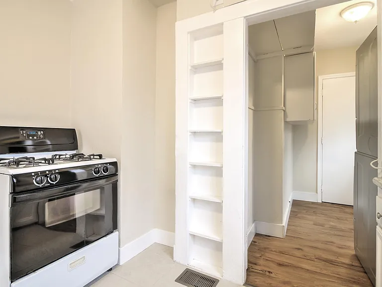 1076 Waco St — Photo 8