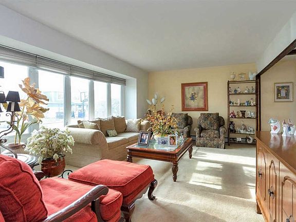 2nd image of 74 Cherry Dr W